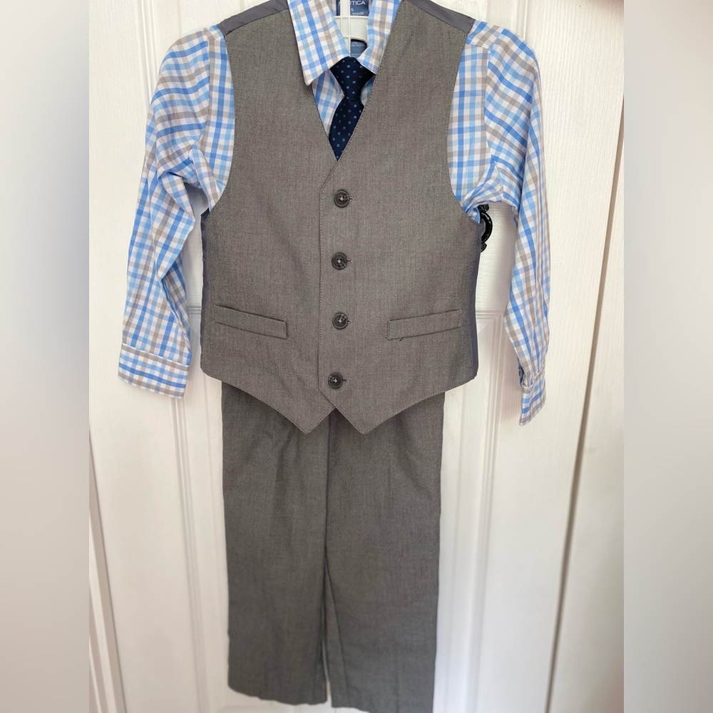 Boy’s Nautica Charcoal 4 Suit Set, Size 5